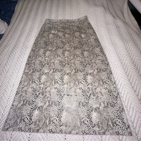 Women's pencil skirt with snakeskin pattern by Fate - Size M - Picture 3 of 9